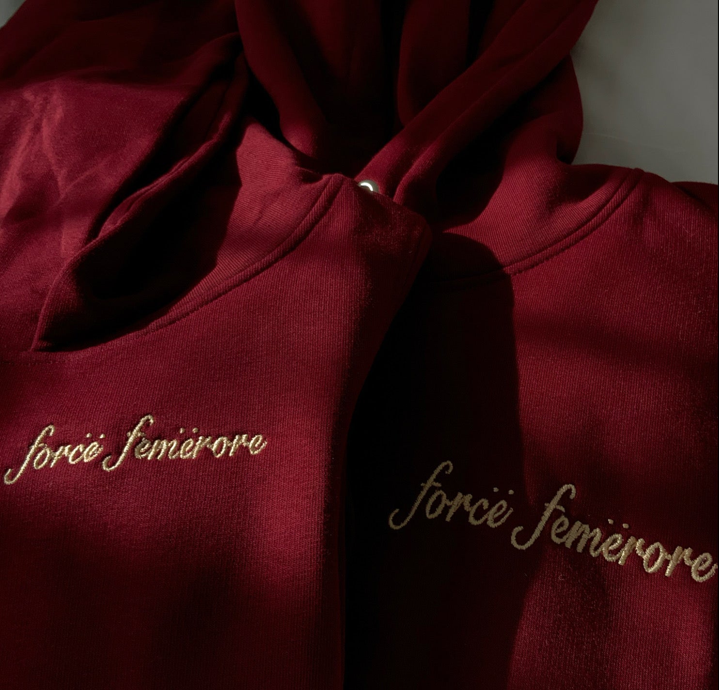 Forcë Femërore Organic Cotton Hoodie